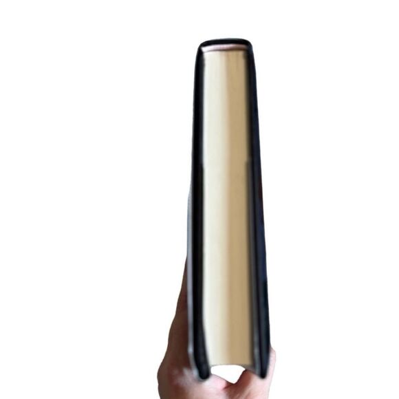 One Of The Good Guys, Araminta Hall - Picture 5 of 7